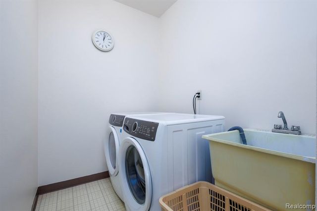 34457 Maple Lane Drive, Sterling Heights, MI 48312