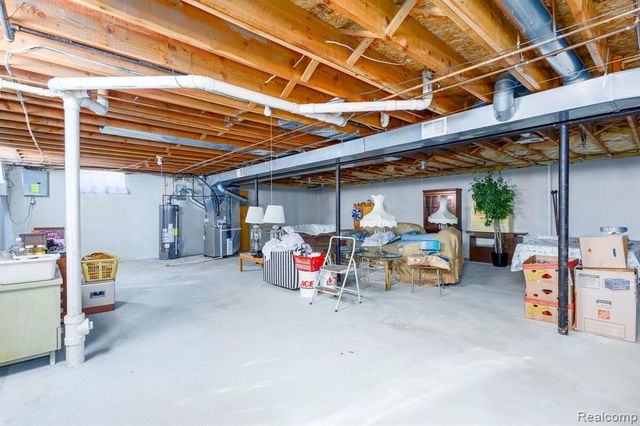 34457 Maple Lane Drive, Sterling Heights, MI 48312