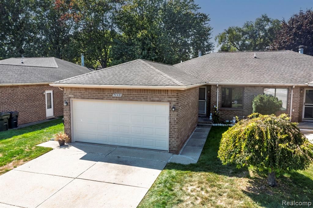 34457 Maple Lane Drive, Sterling Heights, MI 48312