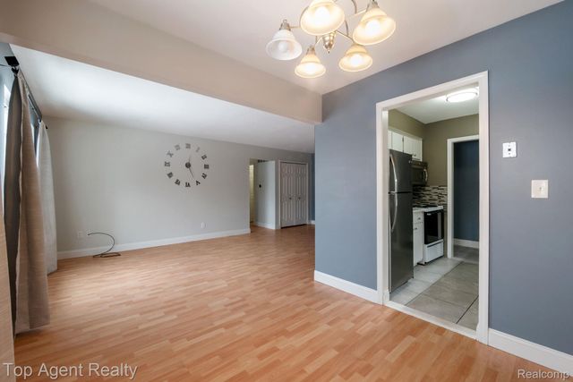 39417 Van Dyke Avenue 605, Sterling Heights, MI 48313