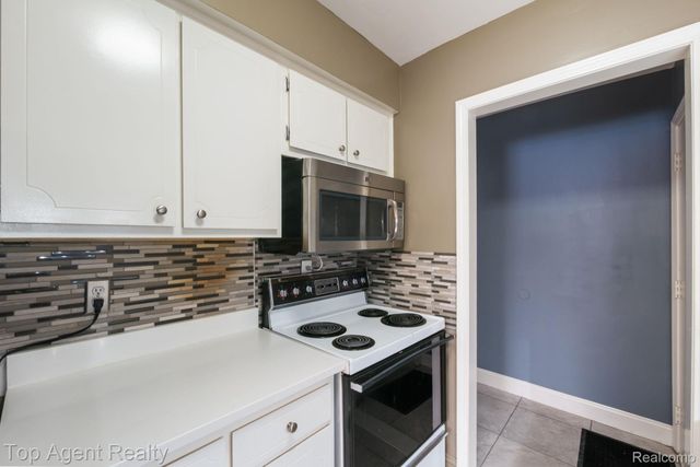 39417 Van Dyke Avenue 605, Sterling Heights, MI 48313