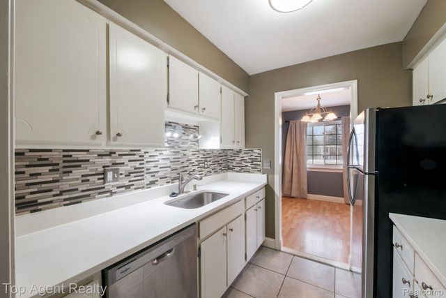 39417 Van Dyke Avenue 605, Sterling Heights, MI 48313