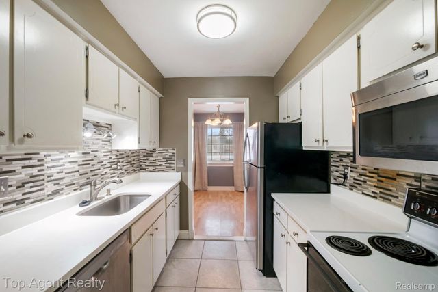 39417 Van Dyke Avenue 605, Sterling Heights, MI 48313