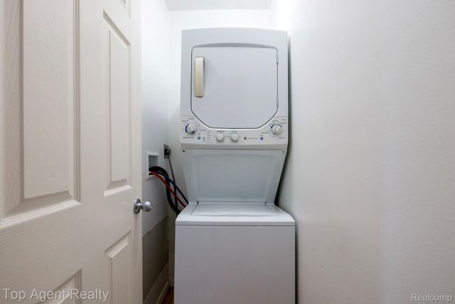 39417 Van Dyke Avenue 605, Sterling Heights, MI 48313