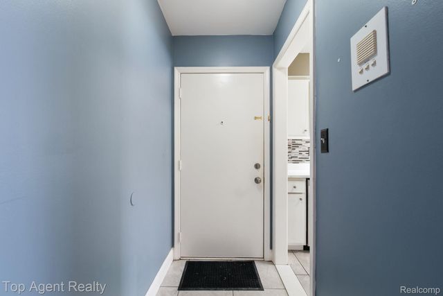 39417 Van Dyke Avenue 605, Sterling Heights, MI 48313