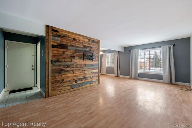 39417 Van Dyke Avenue 605, Sterling Heights, MI 48313