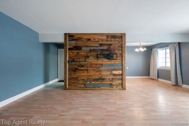 39417 Van Dyke Avenue 605, Sterling Heights, MI 48313