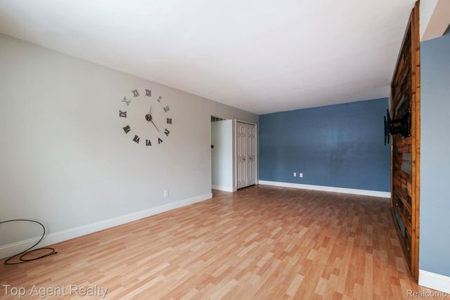 39417 Van Dyke Avenue 605, Sterling Heights, MI 48313