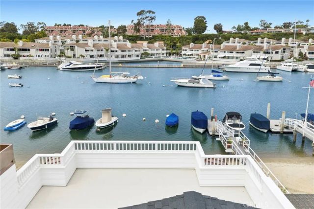 1105 N Bay Front, Newport Beach, CA 92662