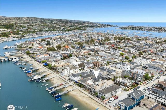 1105 N Bay Front, Newport Beach, CA 92662