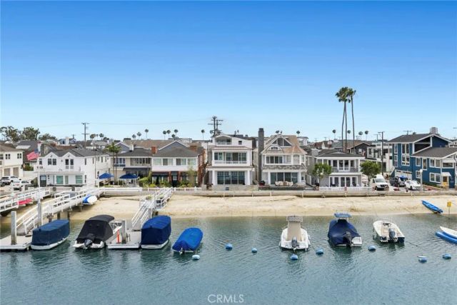 1105 N Bay Front, Newport Beach, CA 92662
