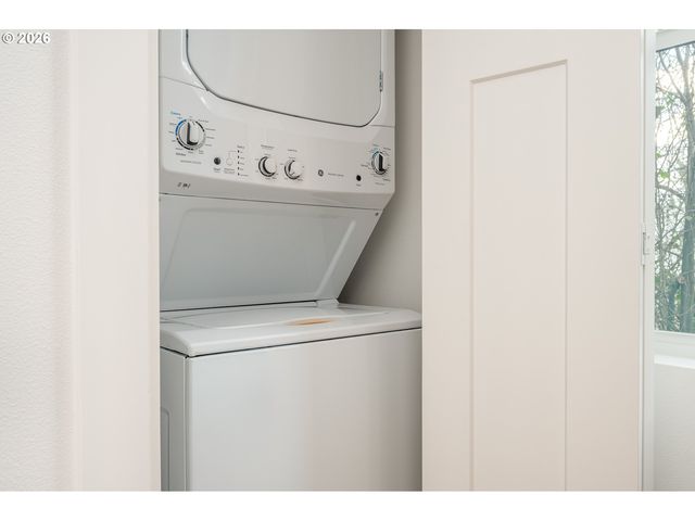 12090 Se Market St, Portland, OR 97216