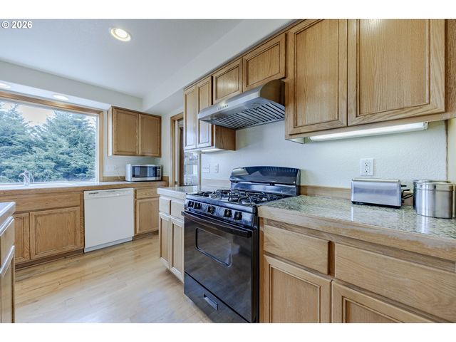 3362 BENTLEY Ave, Eugene, OR 97405