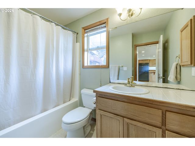 3362 BENTLEY Ave, Eugene, OR 97405