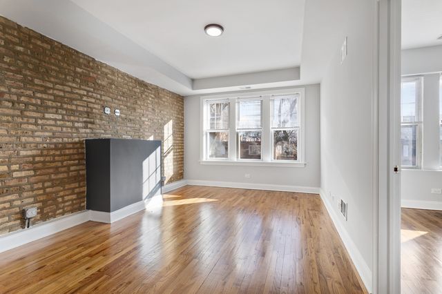 7322 N Damen Avenue 3, Chicago, IL 60645