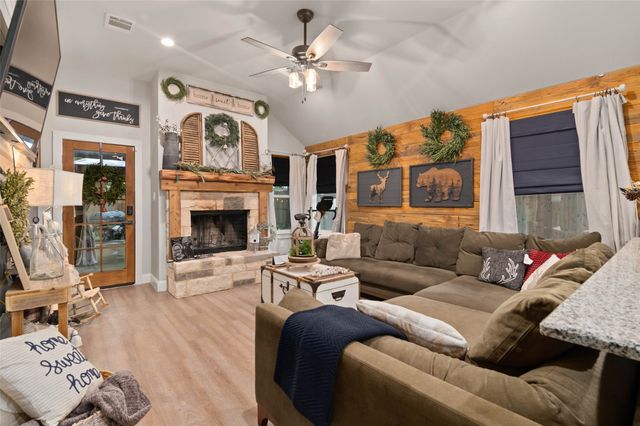 207 Newton Street, Valley View, TX 76272