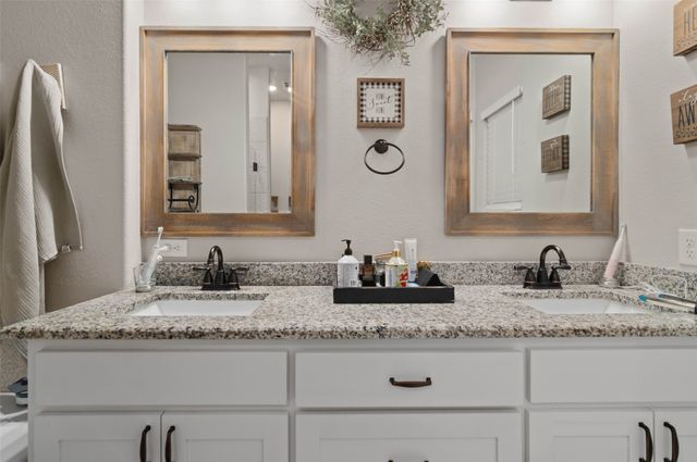 207 Newton Street, Valley View, TX 76272