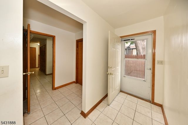 23 Ward St, Fair Lawn Boro, NJ 07410