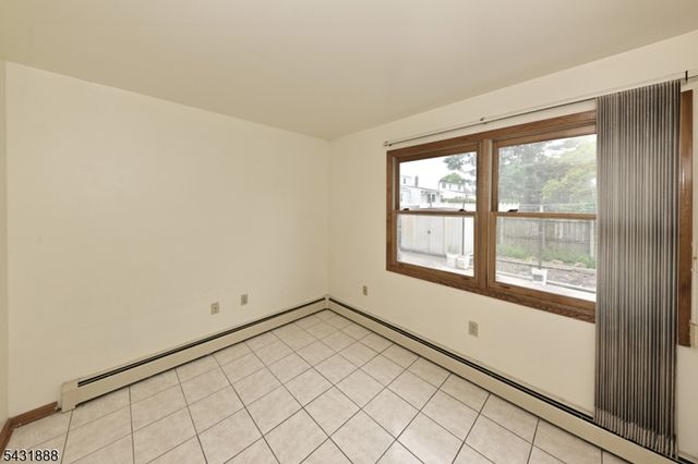 23 Ward St, Fair Lawn Boro, NJ 07410