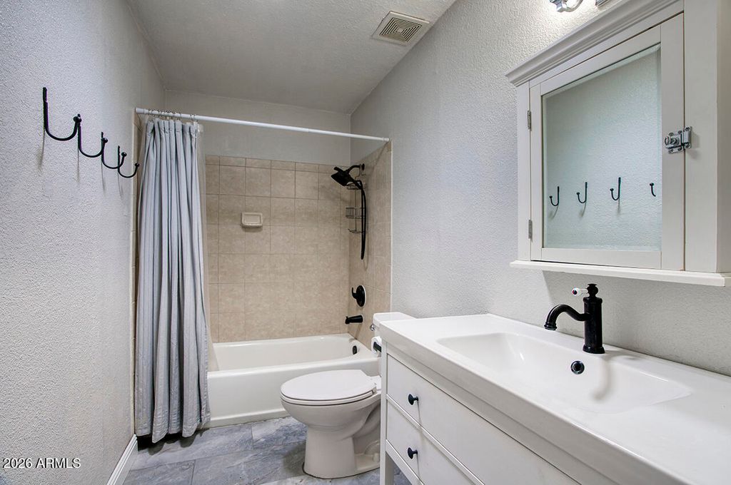 Image 20 of property listing at 1548 W Jacinto Avenue, Mesa, AZ 85202