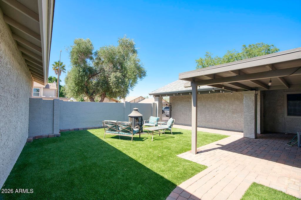 Image 4 of property listing at 1548 W Jacinto Avenue, Mesa, AZ 85202