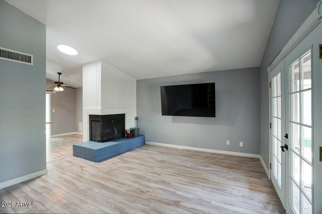 Image 5 of property listing at 1548 W Jacinto Avenue, Mesa, AZ 85202