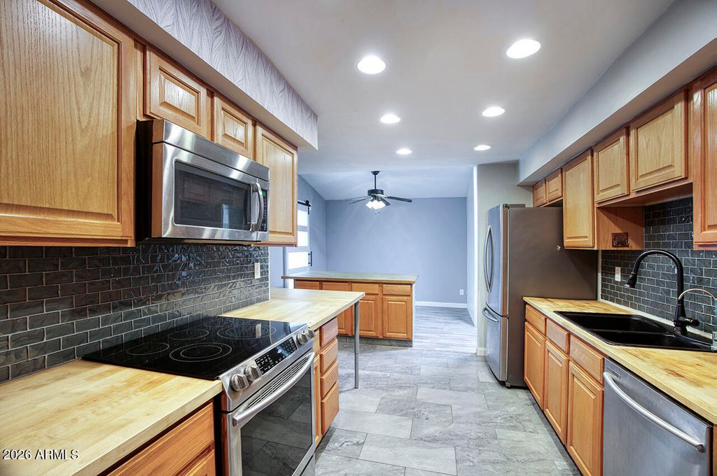 Image 9 of property listing at 1548 W Jacinto Avenue, Mesa, AZ 85202