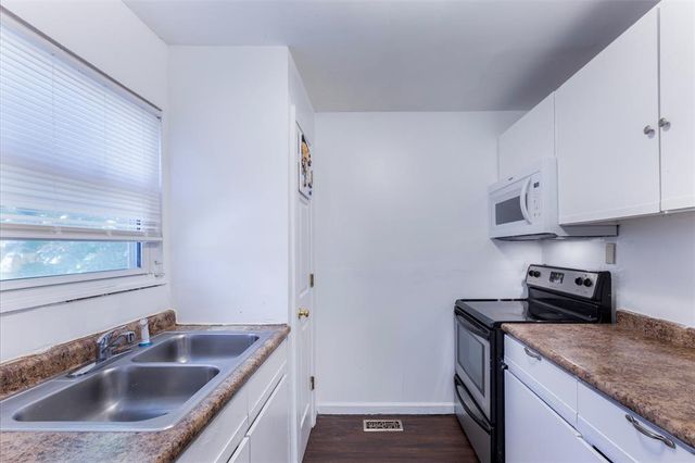 6691 Parker Road A, Florissant, MO 63033