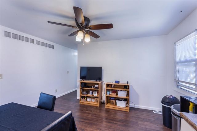 6691 Parker Road A, Florissant, MO 63033