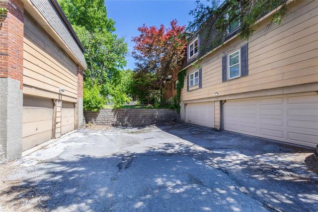 6691 Parker Road A, Florissant, MO 63033