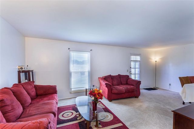 6691 Parker Road A, Florissant, MO 63033