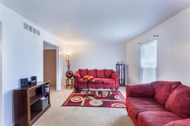 6691 Parker Road A, Florissant, MO 63033