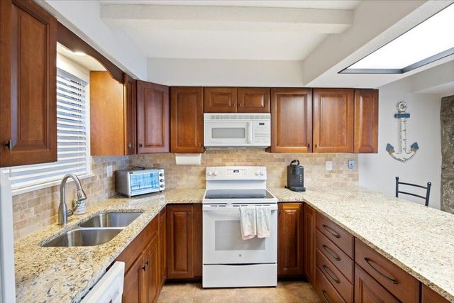 365 OSAGE HERITAGE CIR 2C, Linn Creek, MO 65052