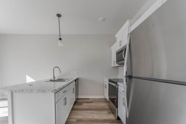 1080 W 20TH AVENUE, Oshkosh, WI 54902