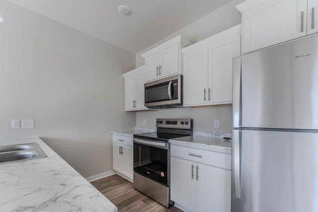 1080 W 20TH AVENUE, Oshkosh, WI 54902