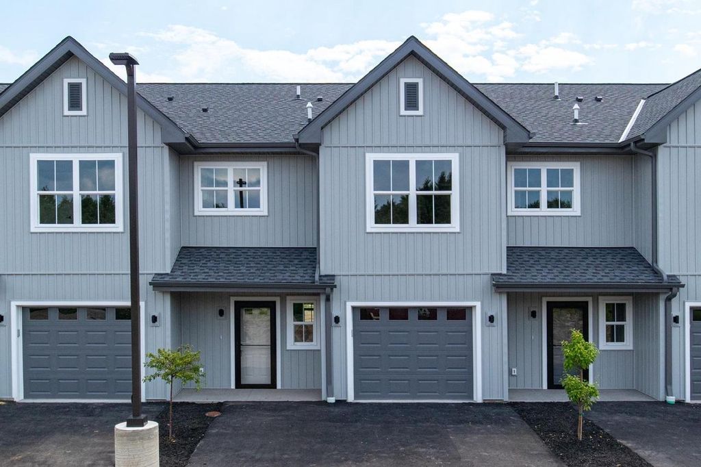 1080 W 20TH AVENUE, Oshkosh, WI 54902