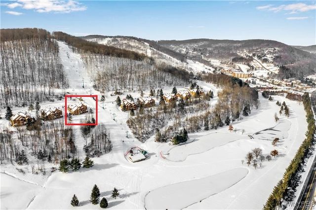 E 102 Snowpine Village 5915, Great Valley, NY 14741