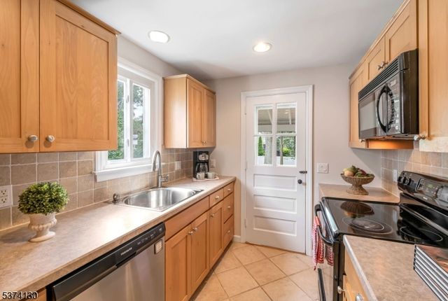 44 Hillcrest Dr, Wayne Twp., NJ 07470