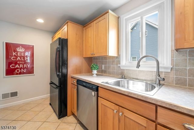 44 Hillcrest Dr, Wayne Twp., NJ 07470