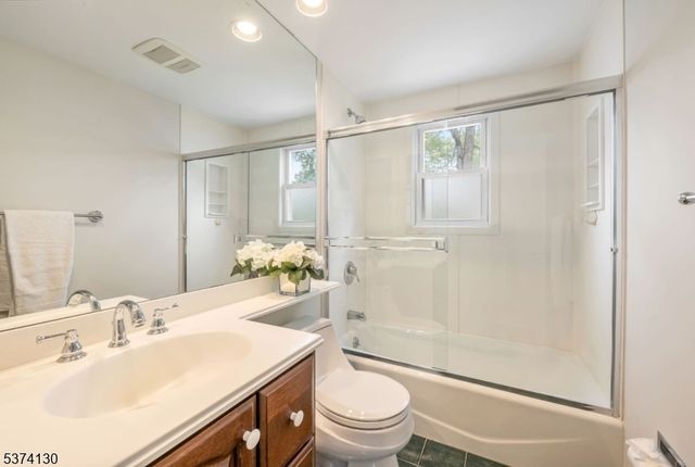 44 Hillcrest Dr, Wayne Twp., NJ 07470