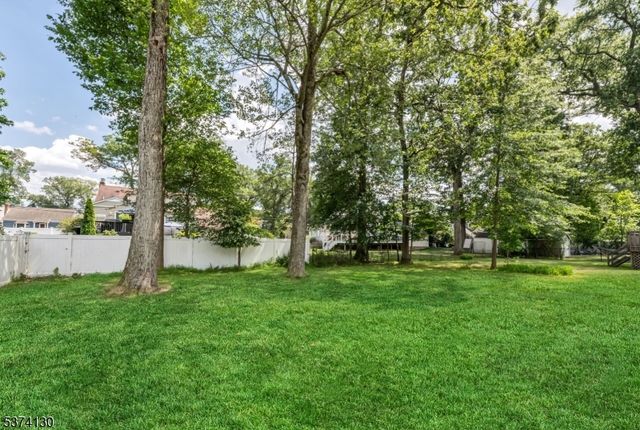 44 Hillcrest Dr, Wayne Twp., NJ 07470