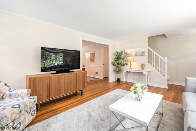 44 Hillcrest Dr, Wayne Twp., NJ 07470