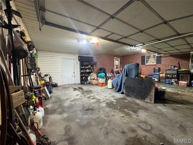 54 County Road 560, Poplar Bluff, MO 63901