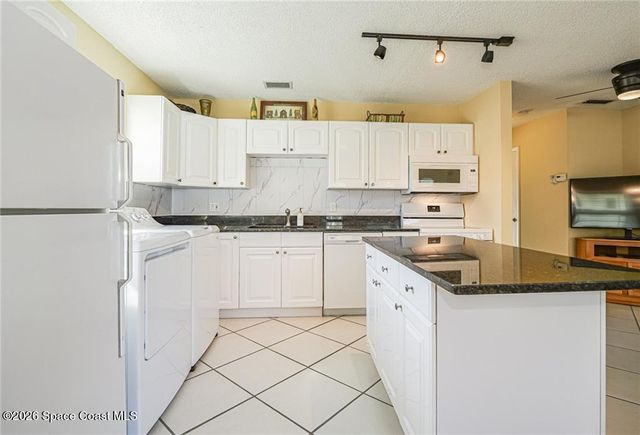 11 Vista Palm Lane 203, Vero Beach, FL 32962