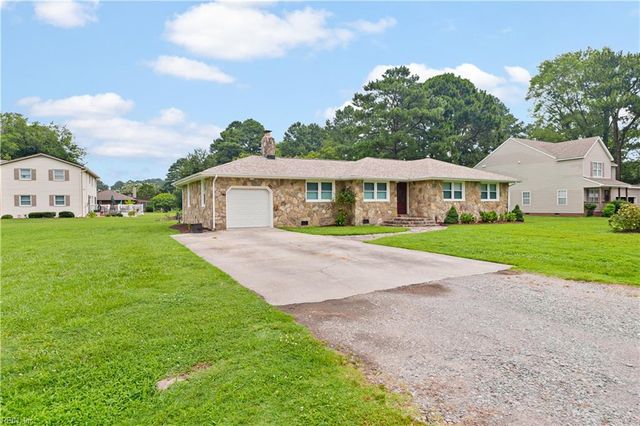 101 Barcroft DR, Smithfield, VA 23430