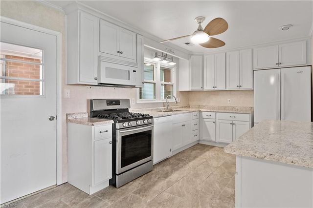 101 Barcroft DR, Smithfield, VA 23430