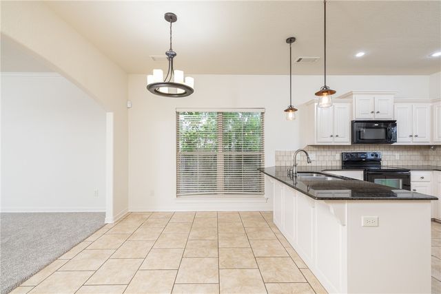 3462 Earnhardt Drive, Fayetteville, AR 72704