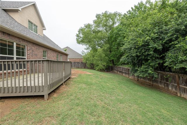 3462 Earnhardt Drive, Fayetteville, AR 72704