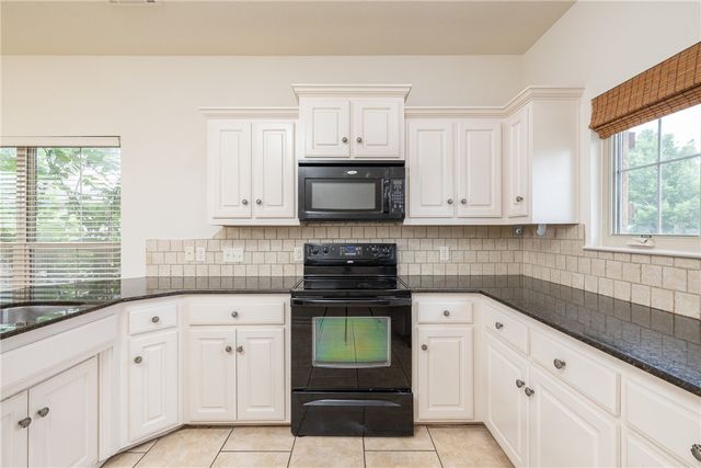 3462 Earnhardt Drive, Fayetteville, AR 72704