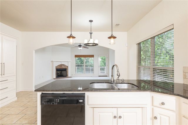 3462 Earnhardt Drive, Fayetteville, AR 72704